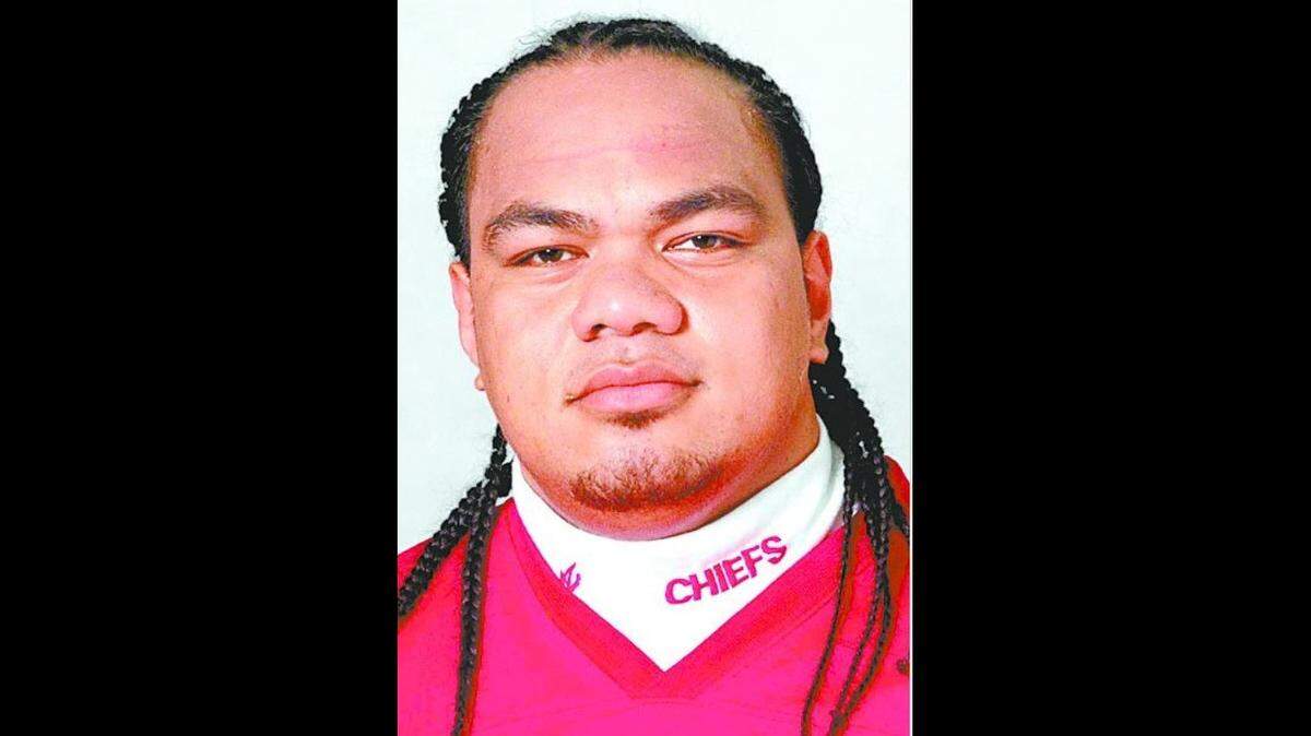 Former Kansas City Chiefs defensive lineman Saousoalii Siavii, Jr., also known as “Junior,” 40, of Independence, was charged with three counts of being an unlawful drug user in possession of firearms, according to federal prosecutors.