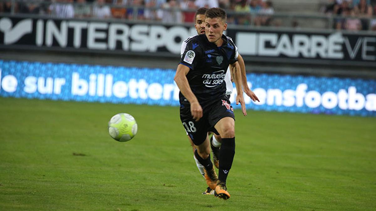 Sporting Kansas City accelerated what is expected to be a busy offseason Tuesday afternoon, announcing the signing of French midfielder Remi Walter. 