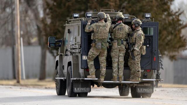 Kansas City police, feds, resolve standoff inside hotel | Kansas City Star