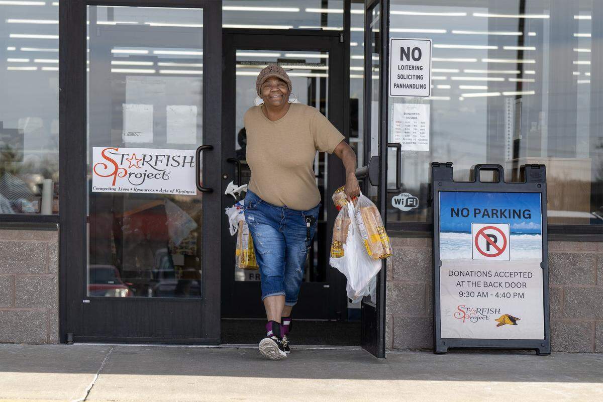 Berlinda Floyd, 57, of Olathe, leaves the Starfish Project, a non-profit that provides essentials for free to those in need, with several loaves of bread and other items for her family of seven of Thursday, Feb. 12, 2026, in Olathe. The non-profit received a 90-day notice on Feb. 2, 2026, to vacate their current location at 1078 W. Santa Fe St. in Olathe. They are searching for a new location.