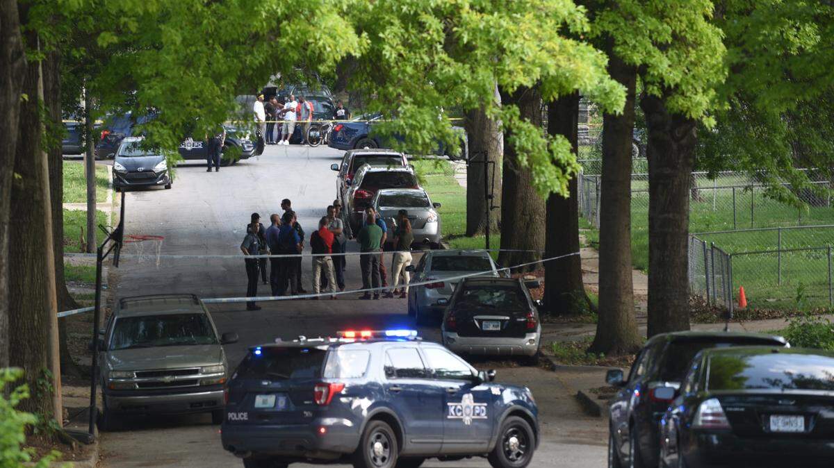 A file photo shows Kansas City police investigating a homicide at 36th Street and Agnes Avenue. 
