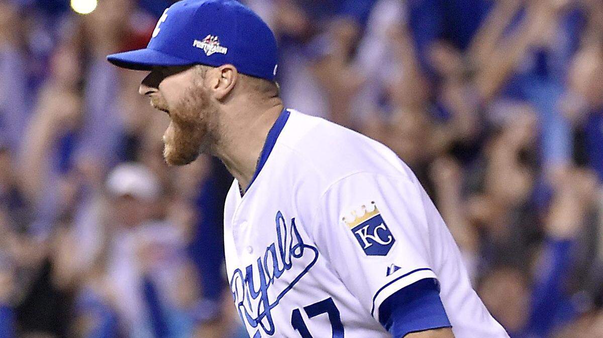 Kansas City Royals relief pitcher Wade Davis yells after getting the final out in the ninth inning during Friday’s ALCS baseball game on October 23, 2015 at Kauffman Stadium in Kansas City, Mo.