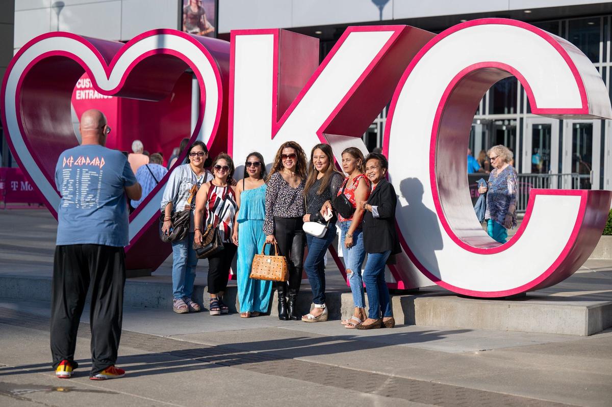 A group of Barry Manilow fans from Raymore, Belton, Independence and Kansas City had their photo taken Sunday as they arrived for the Barry Manilow concert at the T-Mobile Center.