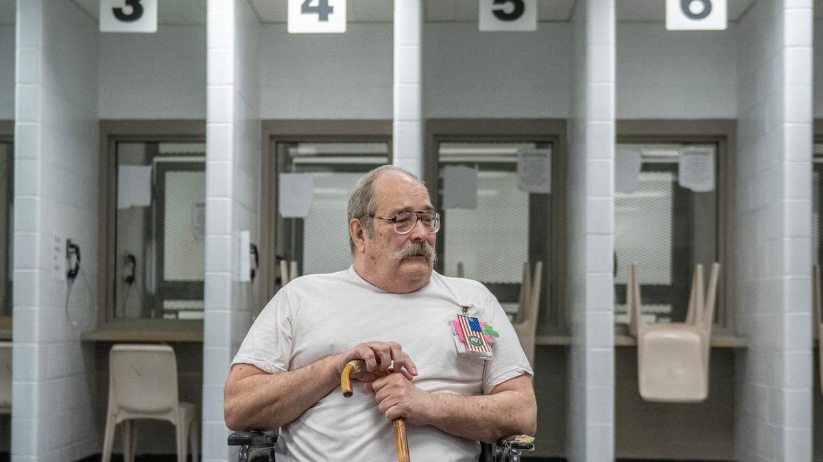 Missouri veteran facing execution seeks clemency because of past trauma, public service