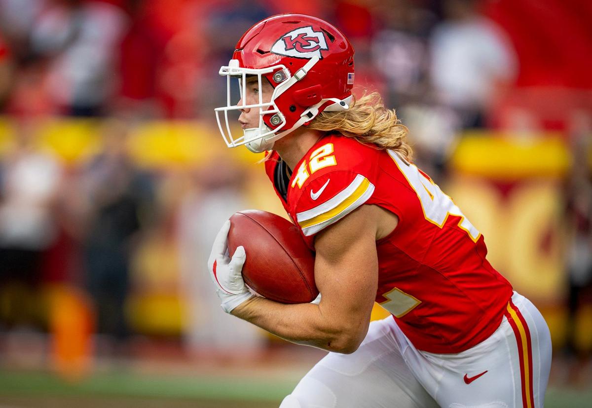 Kansas City Chiefs running back Carson Steele (42) warms up before the game against the Chicago Bears on Thursday. (082224, Arrowhead Stadium)