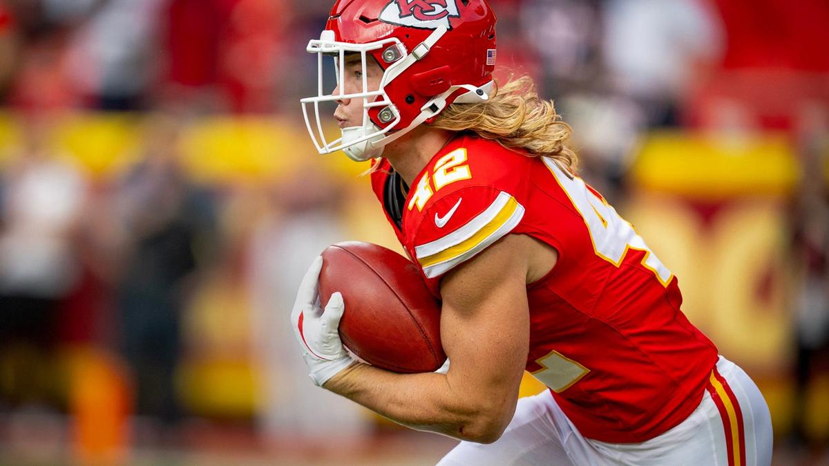 Kansas City Chiefs running back Carson Steele (42) warms up before the game against the Chicago Bears on Thursday. (082224, Arrowhead Stadium)