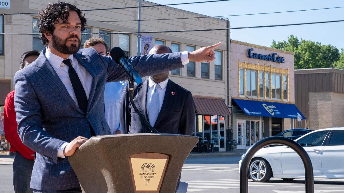 During a news conference announcing Kansas City’s commitment of $4 million for its Vision Zero initiative, Councilman Johnathan Duncan pointed to recent safety improvements in the Brookside Neighborhood, saying he was there to talk about what safety feels like. “Safety feels like being able to walk down this street and feel safe that you’re not going to be hit by a car . . .,” Duncan said.