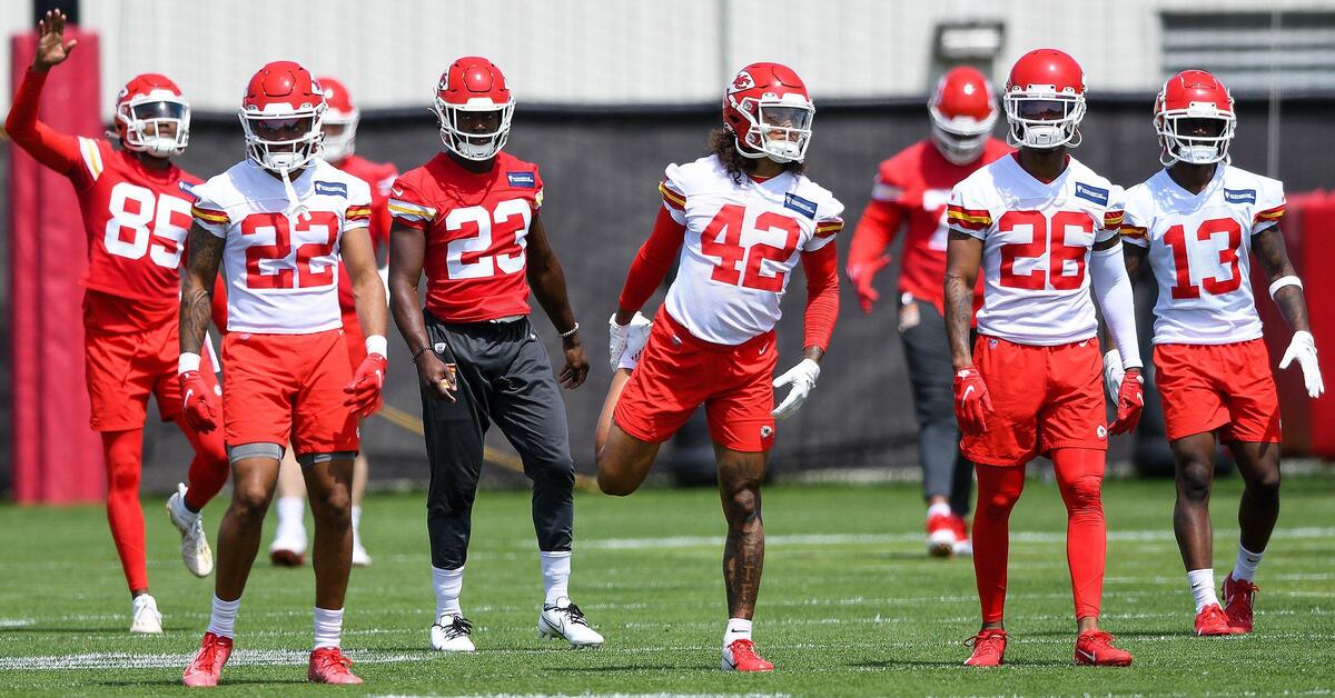 It was stretching time for Chiefs receiver Omar Bayless (No. 85), defensive back Juan Thornhill (22), receiver Gary Jennings (23), defensive backs Devon Key (42) and Deon Bush (26) and safety Nazeeh Johnson on Thursday at the team’s training complex.