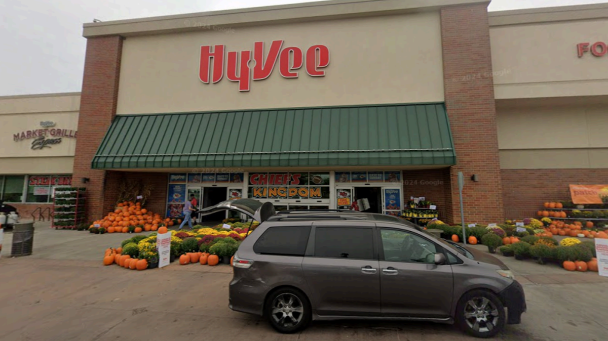 A Google Maps screenshot of HyVee, located at 1525 E. 23rd St., Independence.