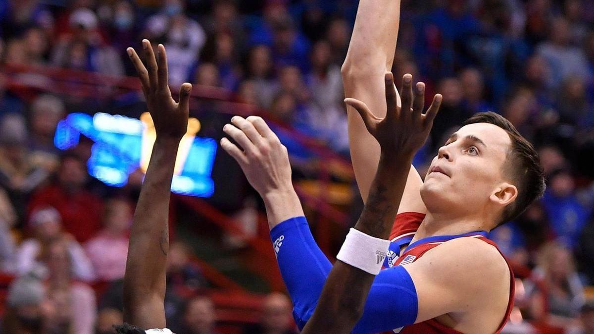 KU’s Mitch Lightfoot shoots over George Mason’s Davonte Gaines in Saturday’s game at Allen Fieldhouse. KU beat George Mason 76-67 (Jan. 1, 2022).