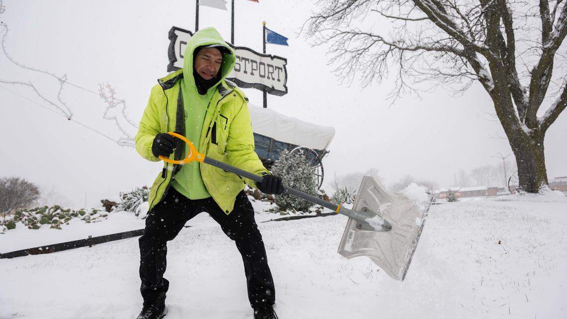 Winter’s first snow blankets Kansas City, bringing near white-out conditions, school closings