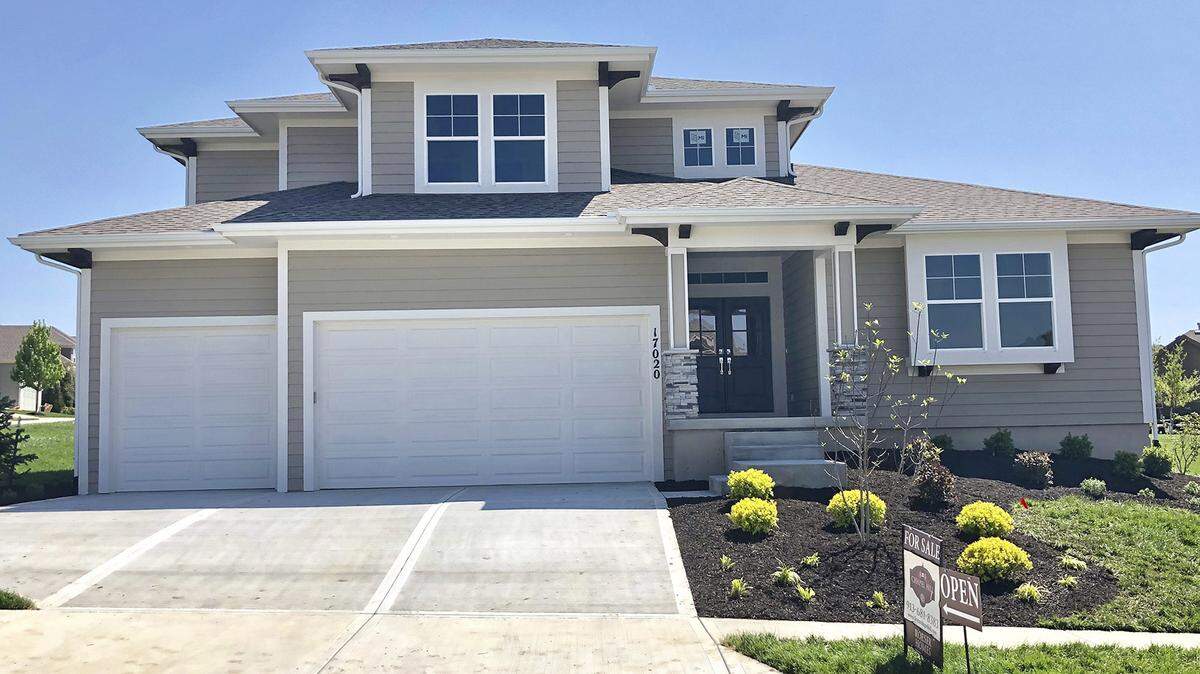 Roeser Homes’ award-winning Porter 1 ½-story is available at 17020 Hauser St. The home features a covered patio and high ceilings and backs to green space and a walking trail. Priced at $519,585, the home is open today until 5 p.m. and has a 30-day close available.