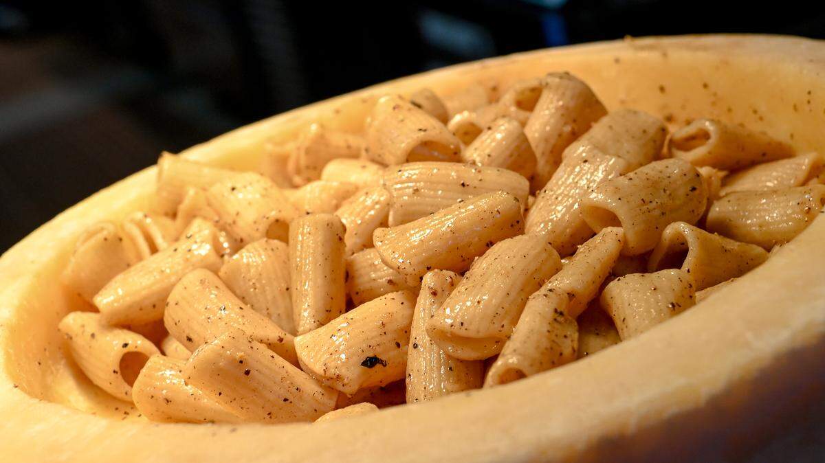 A bowl of pasta.