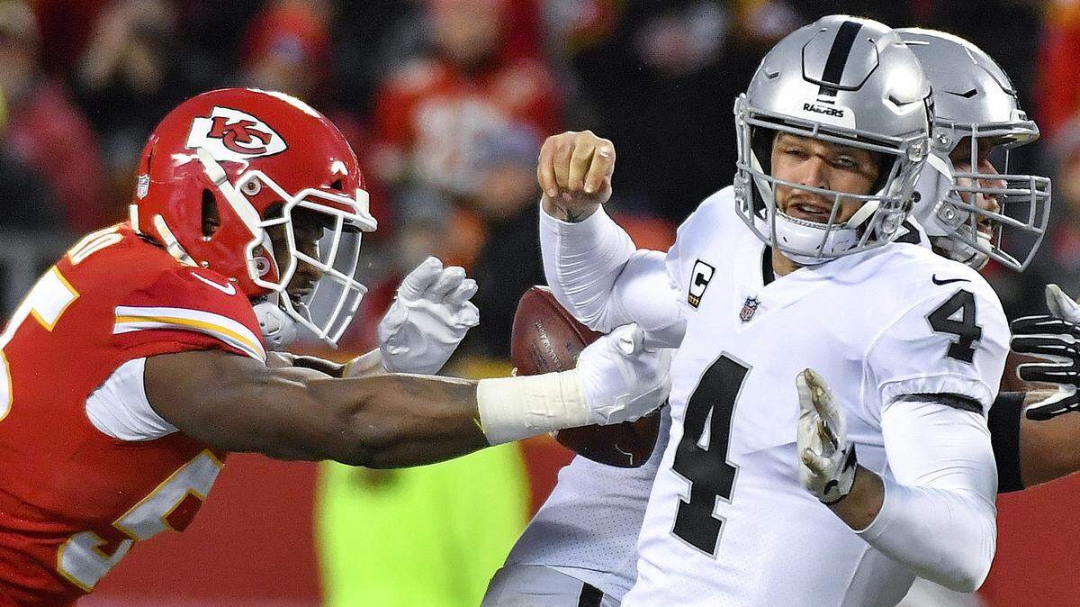 Kansas City Chiefs outside linebacker Dee Ford forces Oakland Raiders quarterback Derek Carr to fumble on a sack in the third quarter during Sunday’s football game on December 30, 2018 at Arrowhead Stadium in Kansas City, Mo.