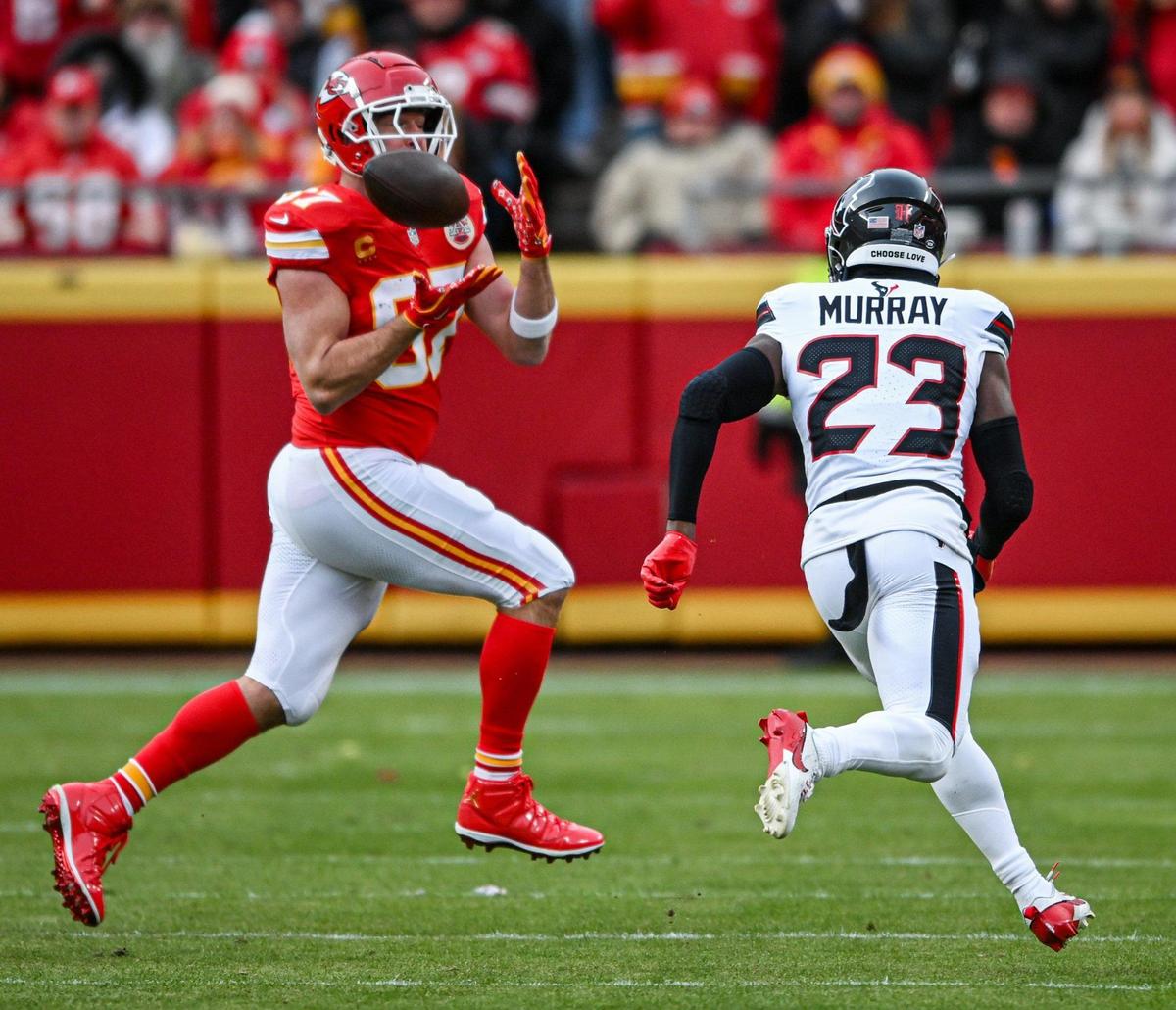 Kansas City Chiefs tight end Travis Kelce (87) makes a catch in the first quarter before Houston Texans safety Eric Murray (23) can get to him during the AFC Divisional Round playoff game on Saturday, Jan. 18, 2025, at GEHA Field at Arrowhead Stadium.