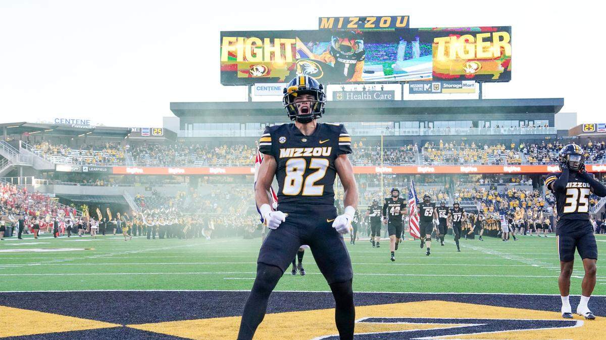 Missouri Tigers wide receiver Logan Muckey (82) poses against the South Dakota Coyotes prior to a game at Faurot Field at Memorial Stadium on Aug. 31, 2023.