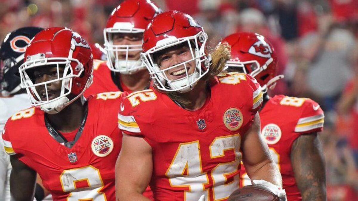 How Carson Steele wowed KC Chiefs with stiff arm move, runs | Kansas ...