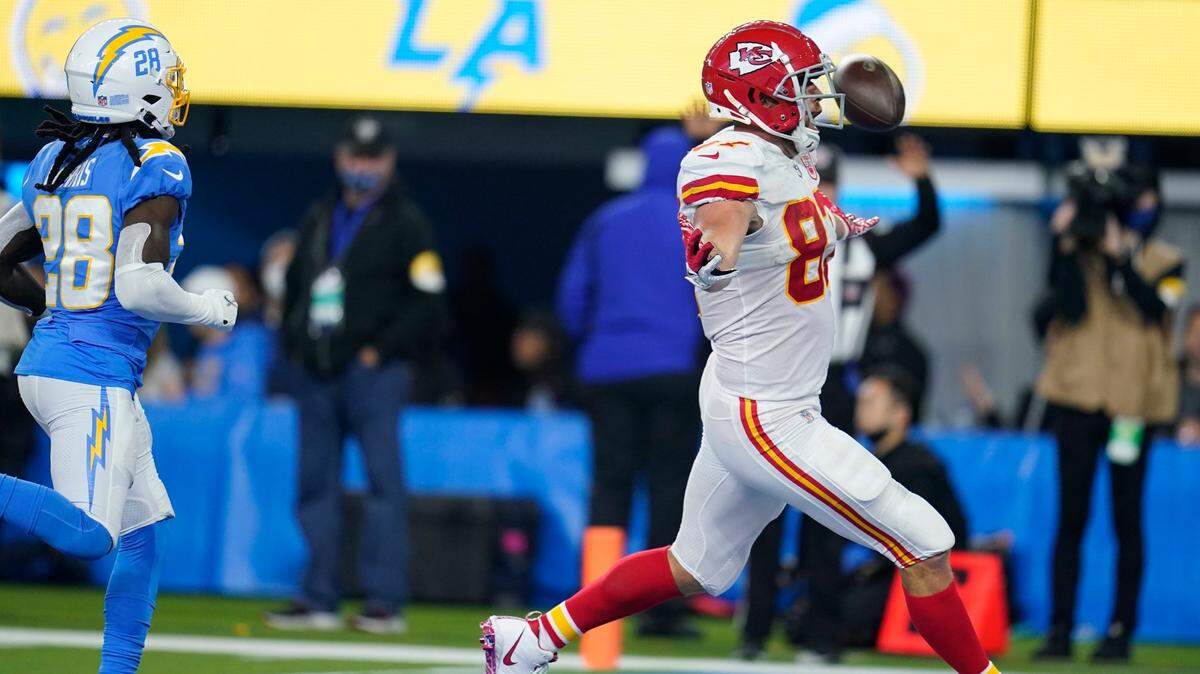 Kansas City Chiefs tight end Travis Kelce scored the game-winning touchdown on a pass from Patrick Mahomes Thursday night to beat the Chargers in L.A.