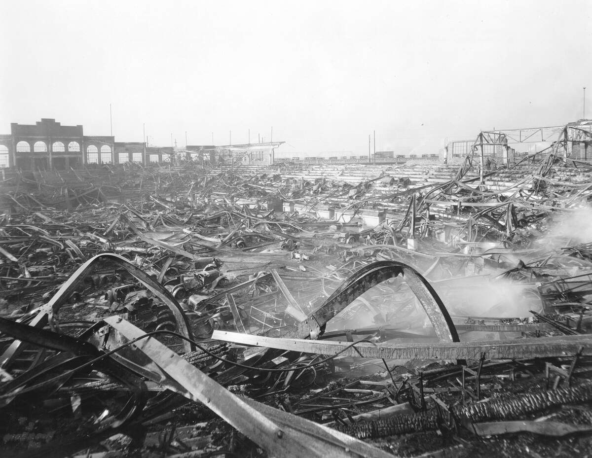 The American Royal Building lies in ruins after the 1925 fire.