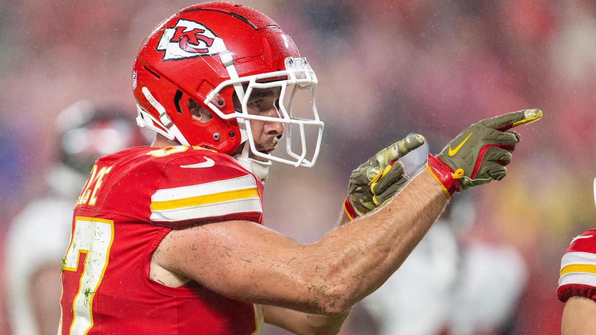 Kansas City Chiefs tight end Travis Kelce (87) celebrates a first down in the fourth quarter during an NFL game against the Tampa Bay Buccaneers on Monday, Nov. 4, 2024, at GEHA Field at Arrowhead Stadium.