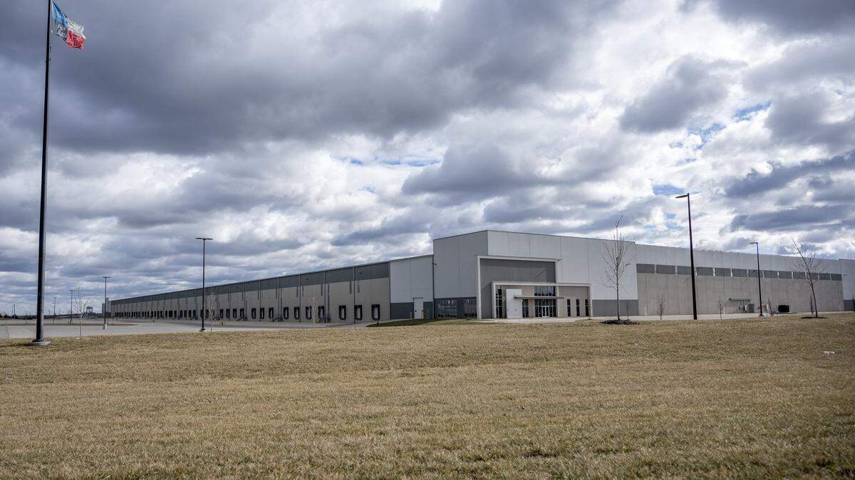 A warehouse facility at 14901 Botts Rd., is pictured on Friday, Jan. 16, 2026, in Kansas City.
