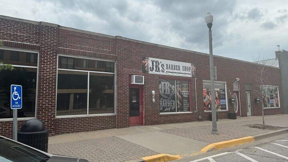 JR’s Barber Shop is located at 1731 Swift St, North Kansas City.