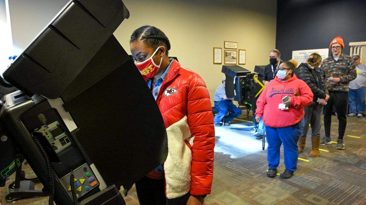 Shay Brown of Kansas City, left, and other Kansas City residents turned out for advance voting at the Kansas City Board of Election Commissioners polling place in the basement of Union Station.