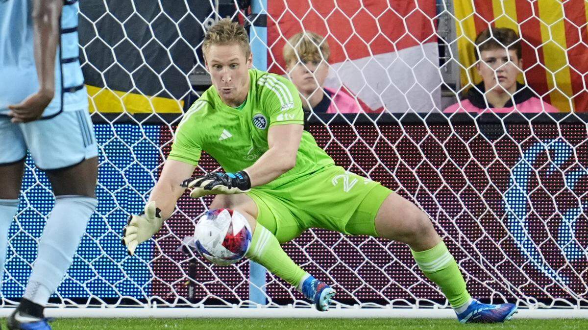 Sporting Kansas City goalkeeper Tim Melia dives for the ball during Wednesday night’s MLS playoff match against the San Jose Earthquakes at Children’s Mercy Park.