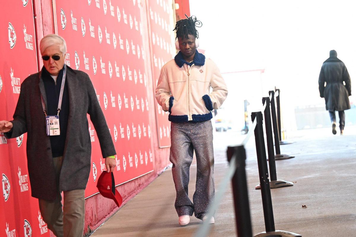 Wide receiver Hollywood Brown in the most stylish coat of the day.