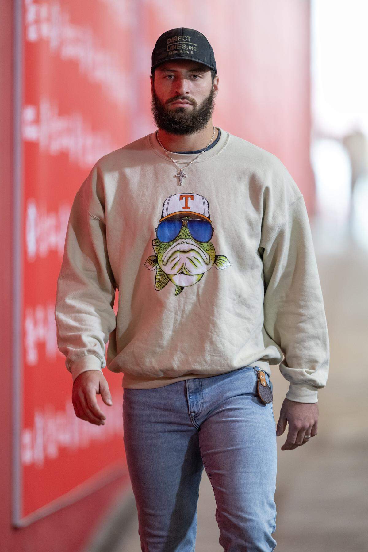 Kansas City Chiefs tight end Noah Gray (83) arrives for the game against the Indianapolis Colts Sunday, Nov. 23, 2025 at GEHA Field at Arrowhead Stadium in Kansas City.