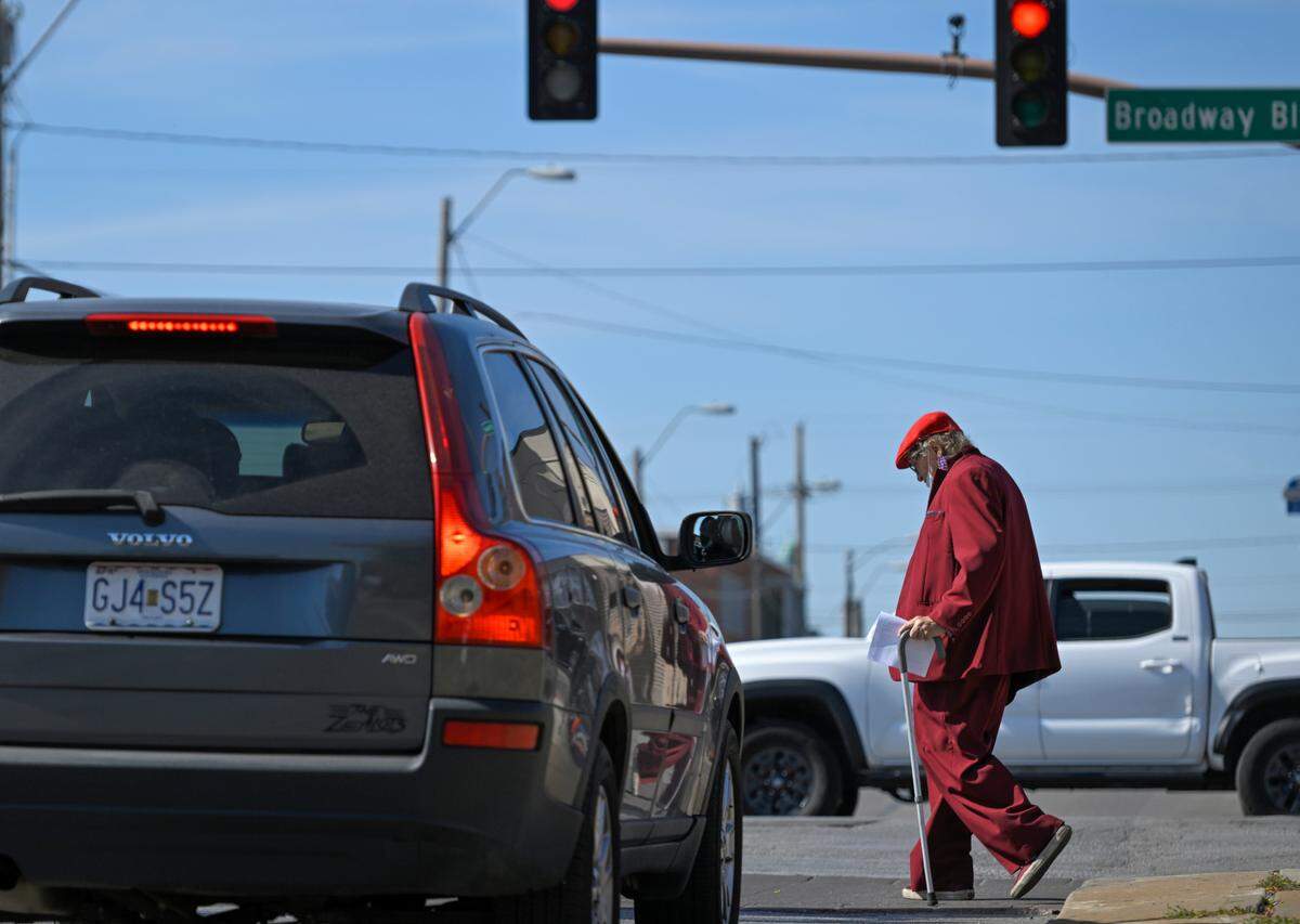 A pedestrian navigates across the 39th Street and Broadway Boulevard on Oct. 20.