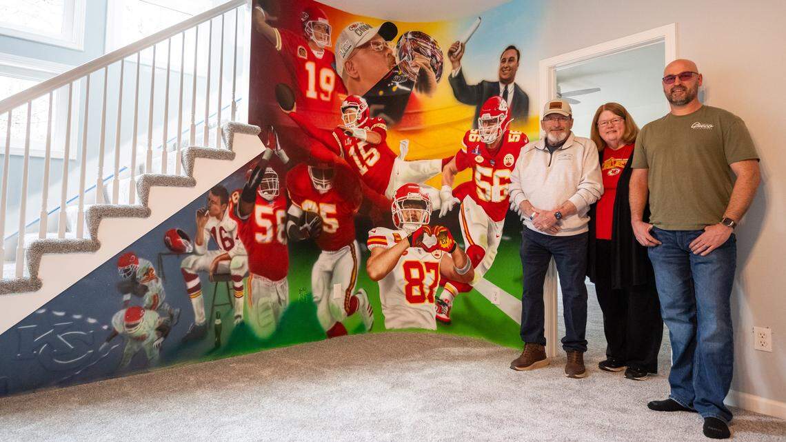 KC artist creates Chiefs mural for fans who nearly lost home to fire one year ago