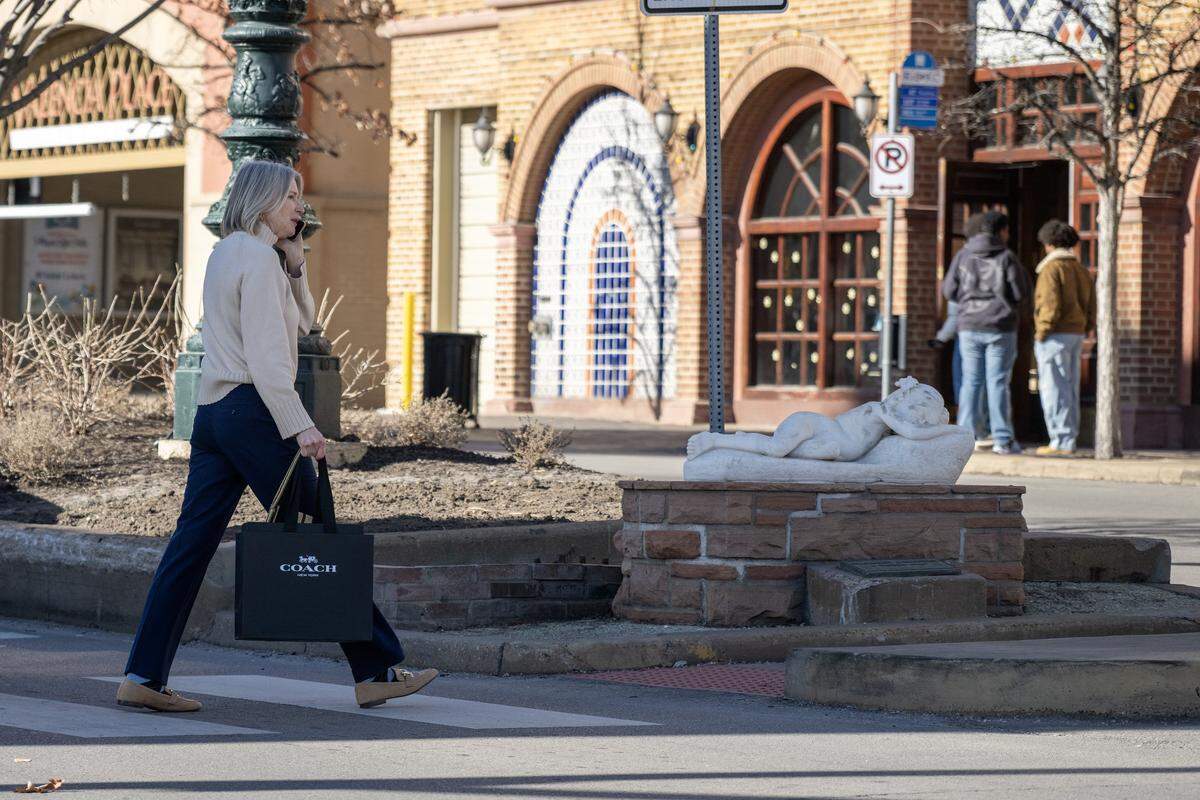 A pedestrian walks across West 47th Street at the Country Club Plaza on Tuesday, Dec. 16, 2025, in Kansas City.