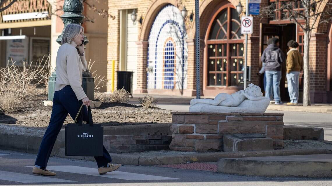 Clothing store that closed on KC’s Country Club Plaza will return