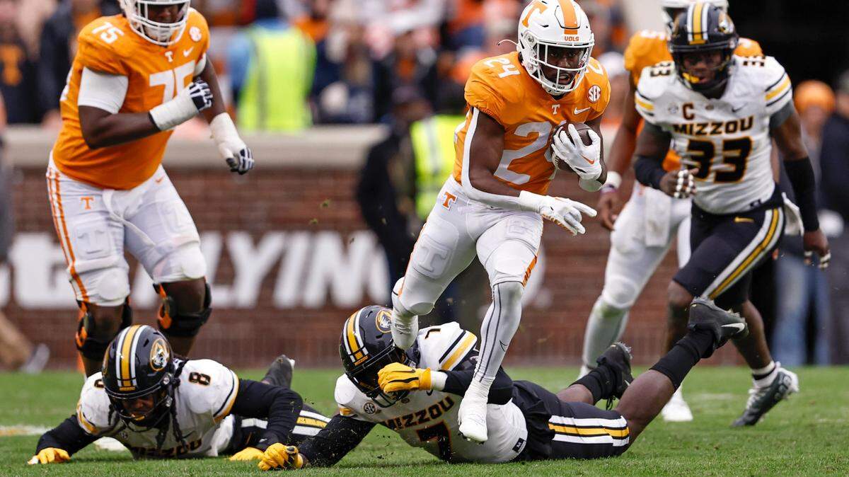 Tennessee Volunteers running back Dylan Sampson leaves a trail of felled Missouri Tigers in his wake on a play during Saturday’s game in Knoxville, Tenn.