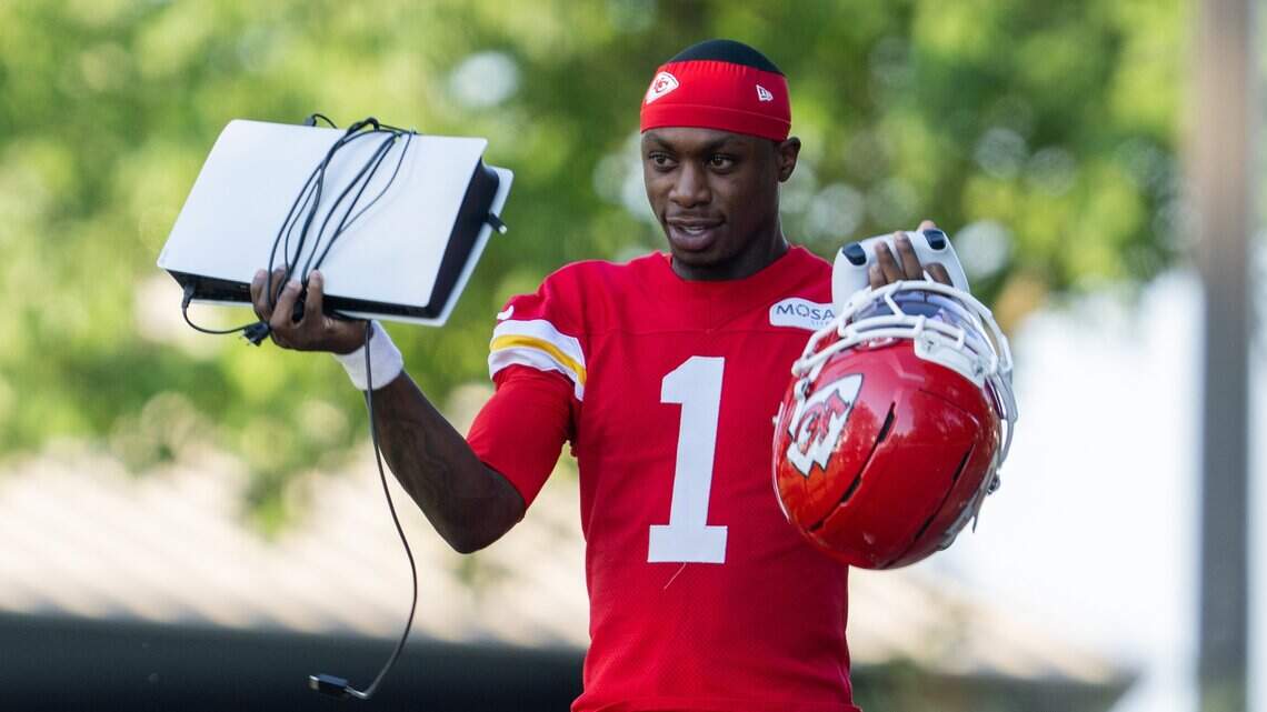 Chiefs’ Xavier Worthy gave a young fan a PS5 on last day of training camp
