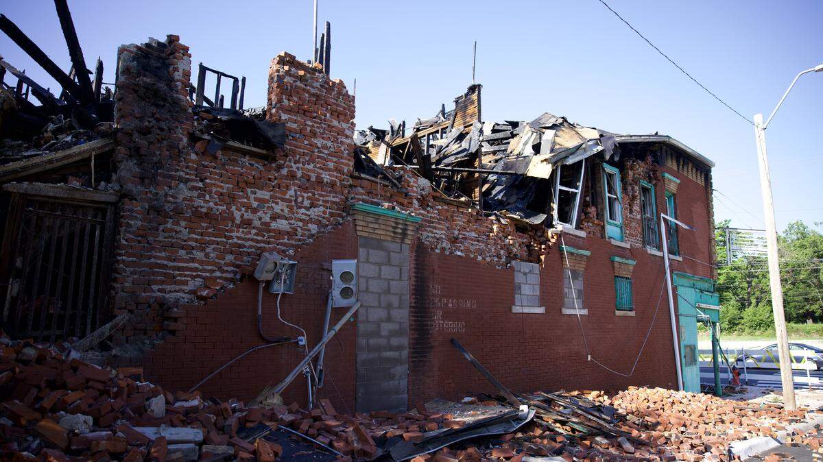 A fire heavily damaged the historic Green Duck Lounge and Grill at East 26th Street and Prospect Avenue in Kansas City. According to Kansas City Dangerous Buildings, parts of the roof collapsed, and the south brick wall is at risk of collapse. Dangerous Buildings submitted the structure to be an emergency demolition.