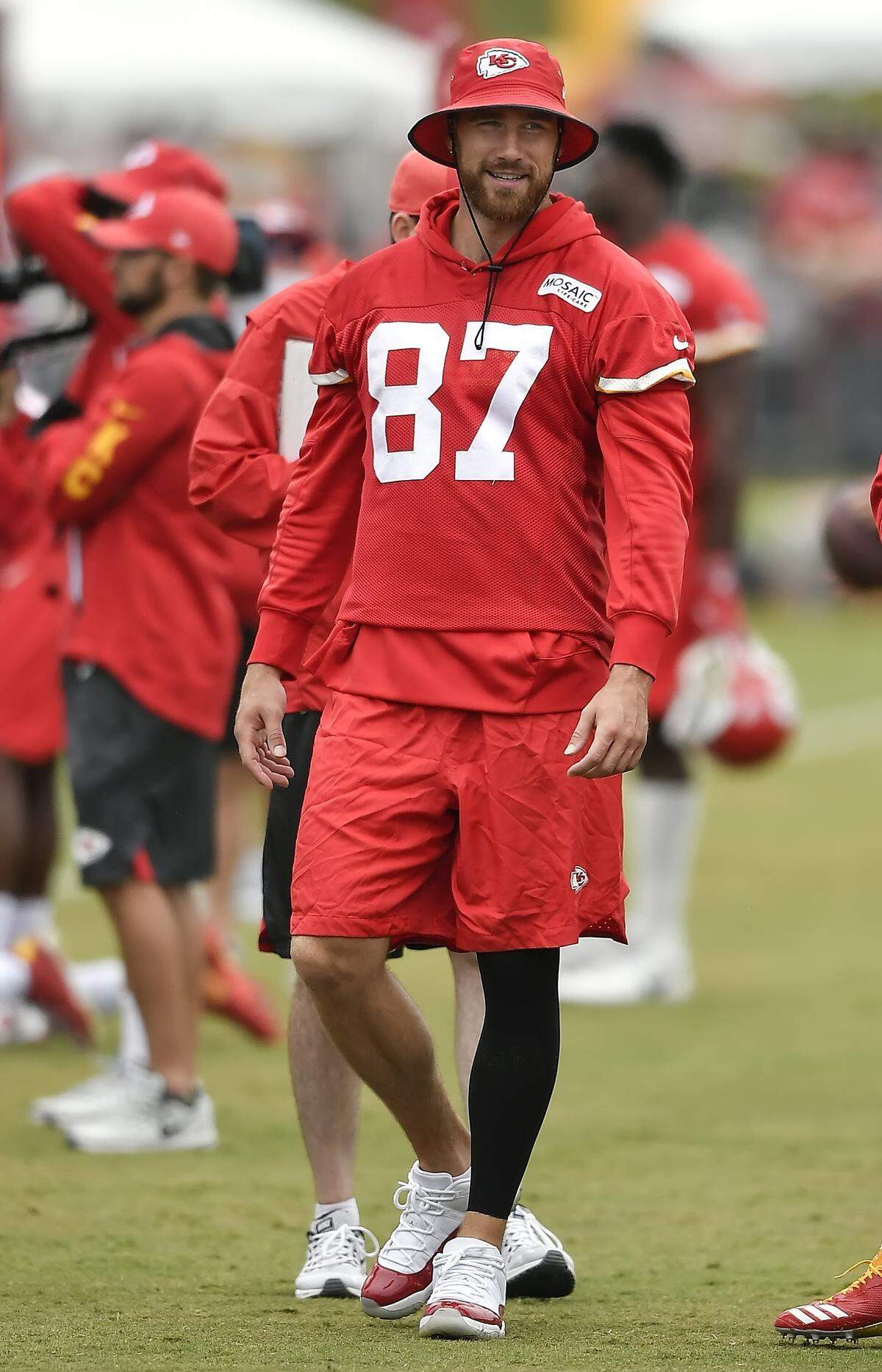 Kansas City Chiefs tight end Travis Kelce (87) was held out of a 2017 team training camp practice because of earlier knee swelling, according to injury reports.