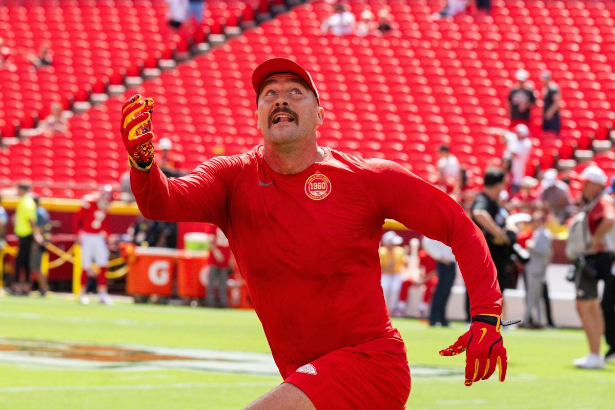 Kansas City Chiefs tight end Travis Kelce attempts to catch a pass during warm-ups before the Chiefs game vs. the Cincinnati Bengals on Sunday, Sept. 15, 2024, at GEHA Field at Arrowhead Stadium.