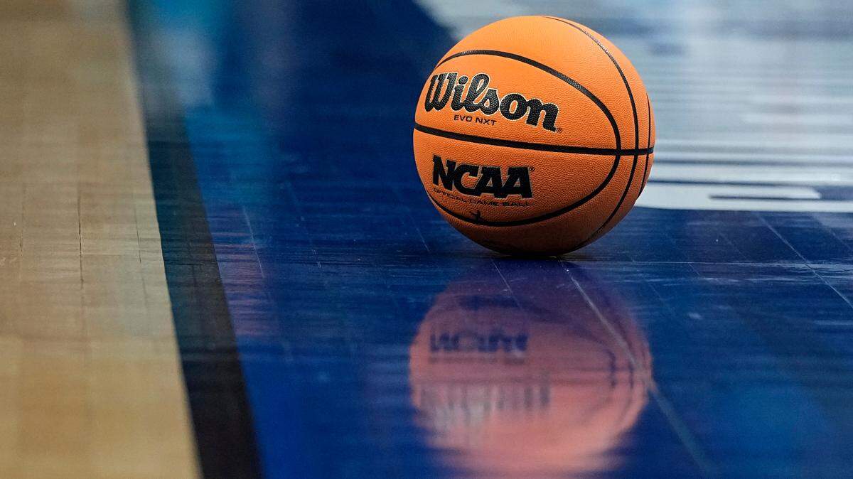 A basketball sits on the court during overtime in a college basketball game between Saint Peter’s and Kentucky in the first round of the NCAA tournament, Thursday, March 17, 2022, in Indianapolis. (AP Photo/Darron Cummings)