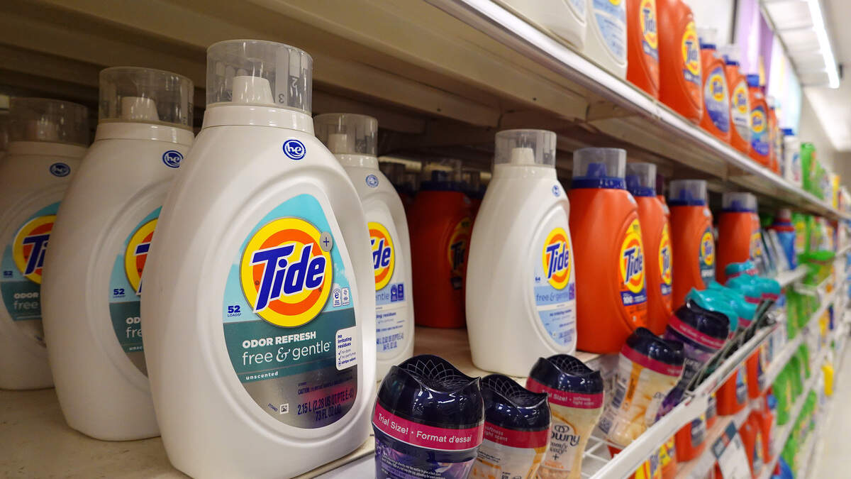 From white vinegar to fragrance-free formulas, here is what experts say about choosing home cleaning products that support a healthier environment.