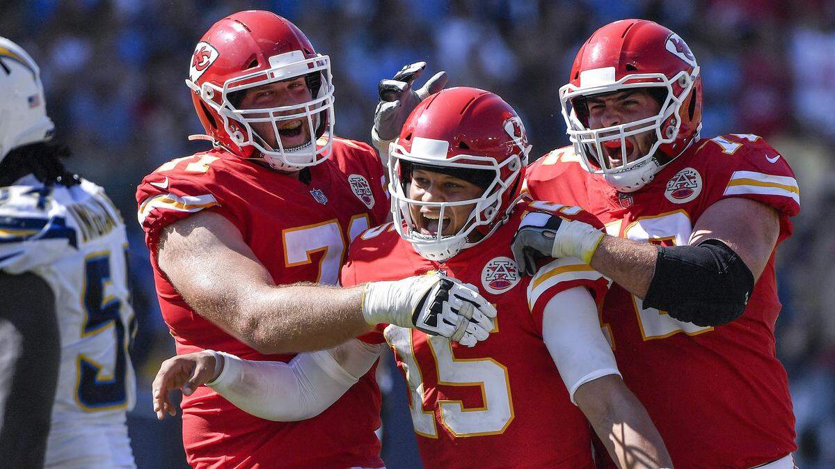 Quarterback Patrick Mahomes celebrated with tackles Mitchell Schwartz (left) and Eric Fisher after throwing a touchdown pass to fullback Anthony Sherman in the Chiefs’ season opener at the L.A. Chargers.