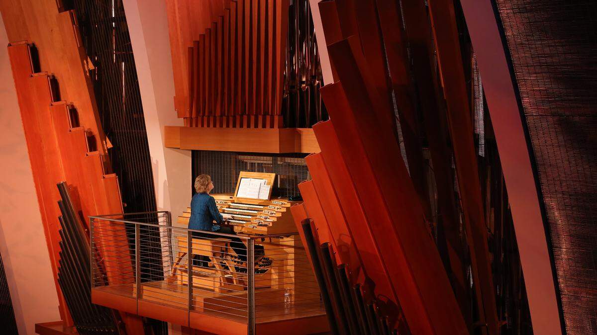 As part of Heritage Philharmonic’s 75th anniversary series, organist Jan Kraybill will play at the Community of Christ Auditorium.