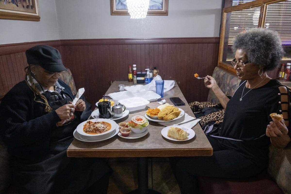 Kaye Murray, left, and Medranne Darthard, both of Kansas City, dined at Niecie's Restaurant on Friday, Feb. 6, 2026, during the “Dinner & A Show.”