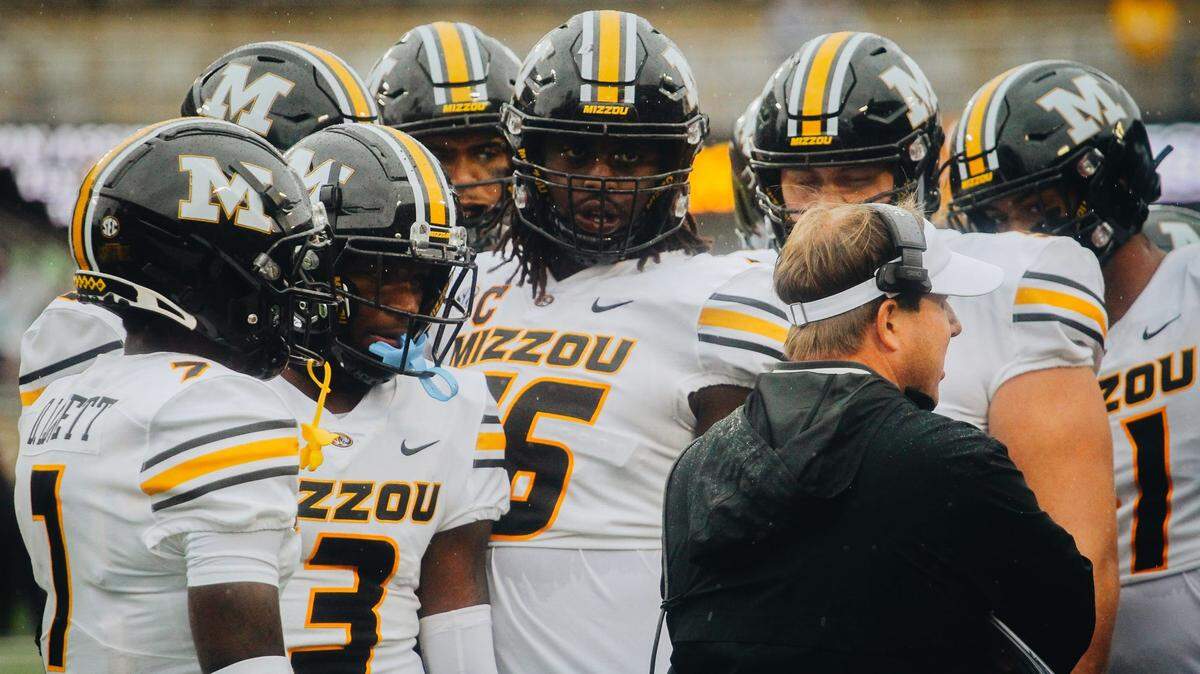Missouri head football coach Eli Drinkwitz talks to his offense during MU’s 42-12 loss to Kansas State in Manhattan on Saturday, Sept. 10, 2022.