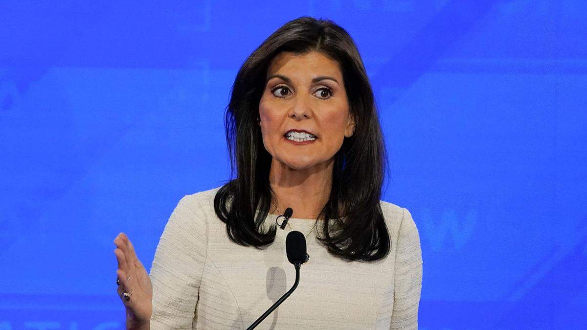 A blunder is a stupid or careless mistake. And her answer about what caused the Civil War was not careless, but calculated.