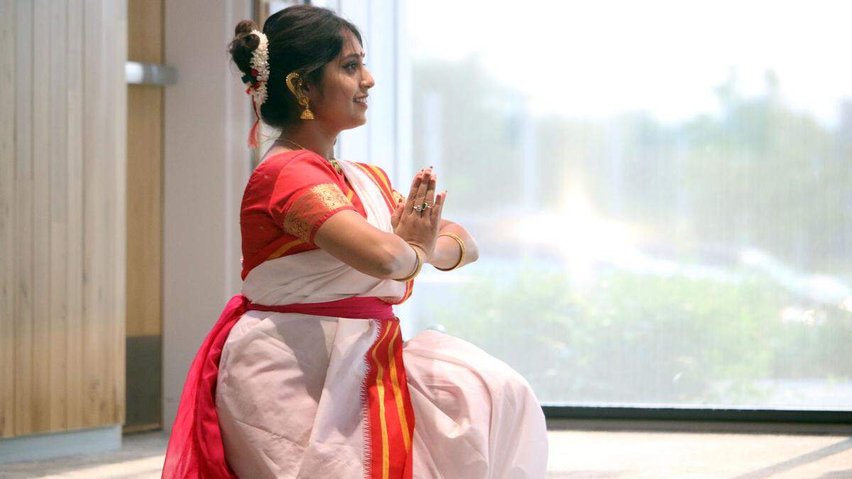 Rituparna Goswami performs a dance at Indian Creek Library Sept. 1 as part of the Know Your Neighbor From India program.