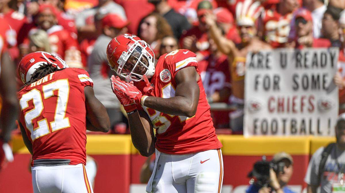 Kansas City Chiefs tight end Demetrius Harris (84) celebrated his second-quarter touchdown from a scrambling Patrick Mahomes against the San Francisco 49ers in Kansas City. It was Mahomes’ 12th touchdown pass of the 2018 regular season.