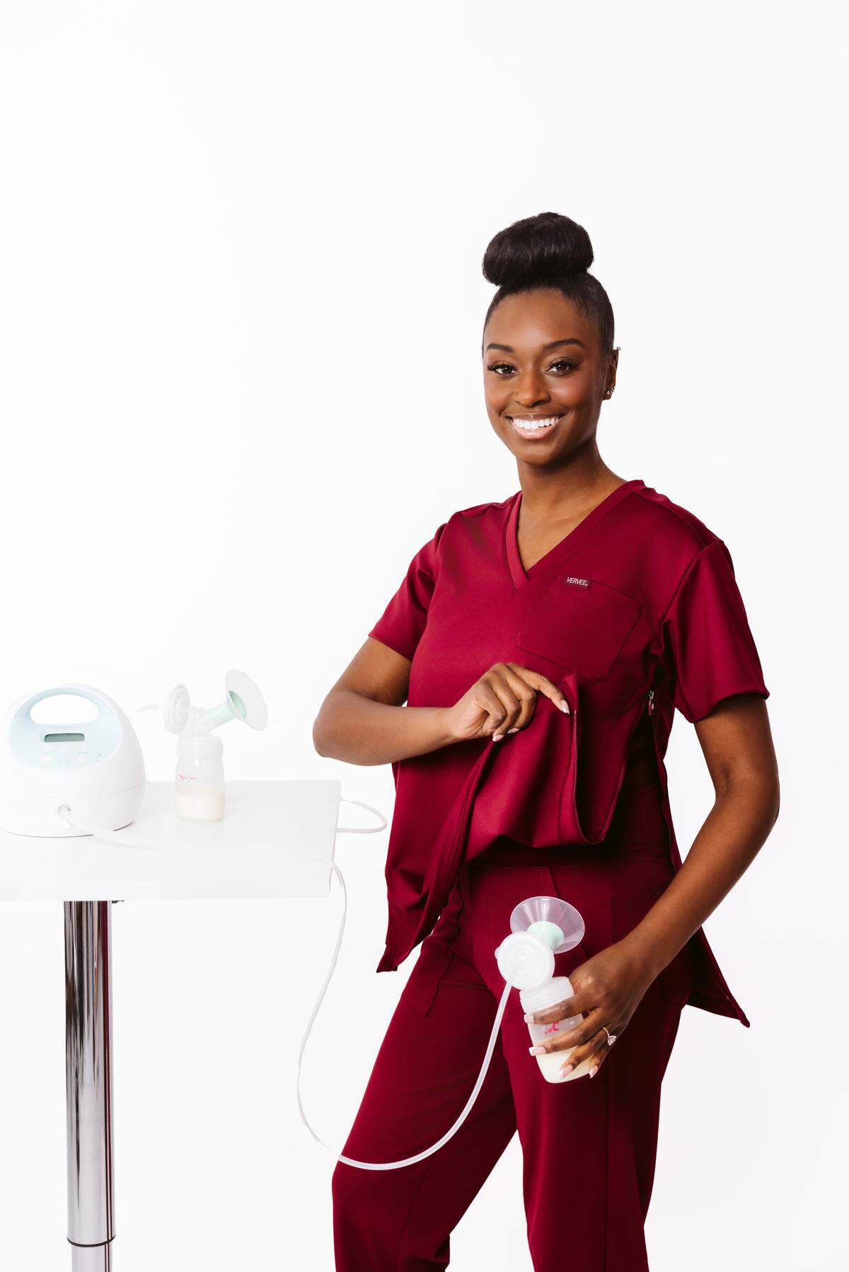 Vervee’s scrubs were designed by two nursing doctors to be pumping-friendly.