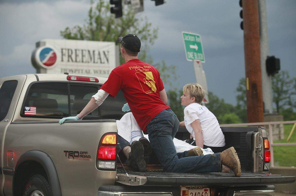 A pickup truck that appeared to be carrying two injured people and two rescue workers weaved in and out of traffic to get to Freeman Hospital West in Joplin after the May 22 tornado.